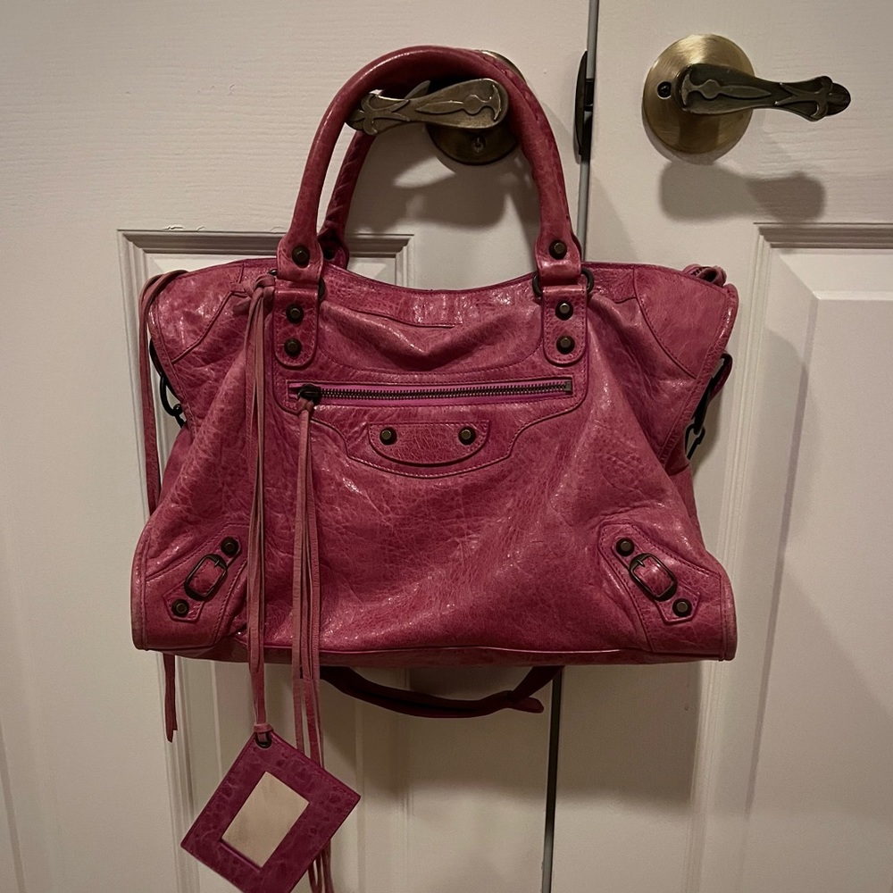magenta pink Balenciaga city bag 💗